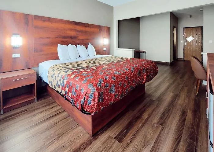 Lodge Econo - West Acres *