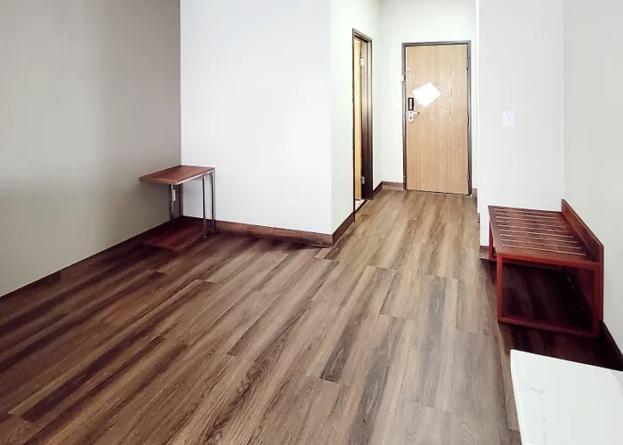 Lodge Econo - West Acres Fargo