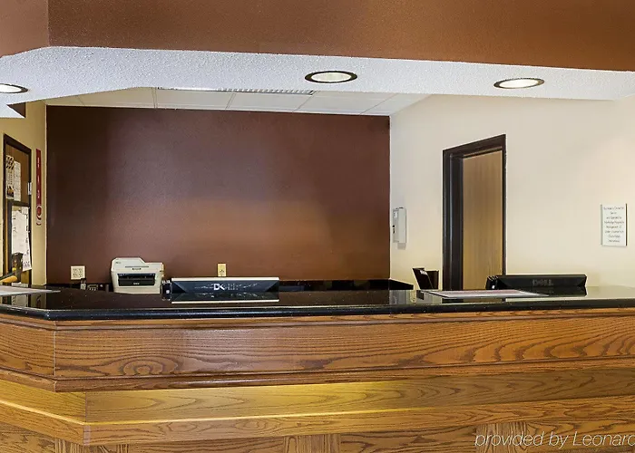 Lodge Econo - West Acres *